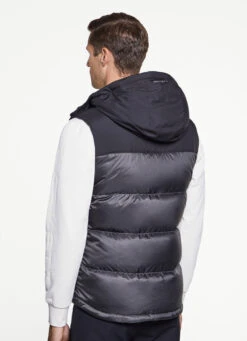 Hackett London HACKETT SPORT TWO-TONE PUFFER GILET 14 Hackett London HACKETT SPORT TWO-TONE PUFFER GILET -Hackett London Shop HM403009 987 03 MO